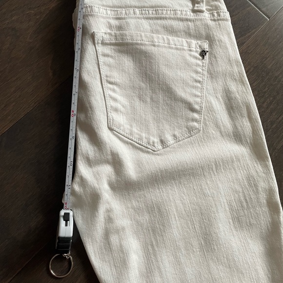 Rachel Rachel Roy, 27, White skinny jeans. - Picture 2 of 6